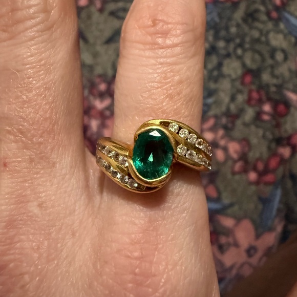 Solid 18k Gold Emerald Ring with Diamonds! - Picture 16 of 16